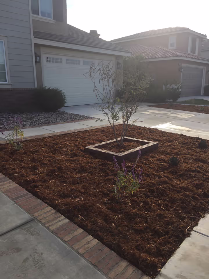 Residential Concrete Planters Flatwork Walkways — photo 7